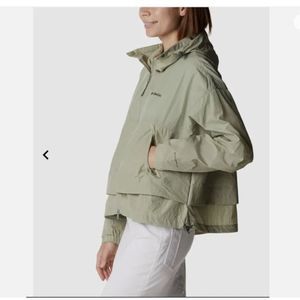 Columbia Women's Paracutie Windbreaker Light Green Jacket